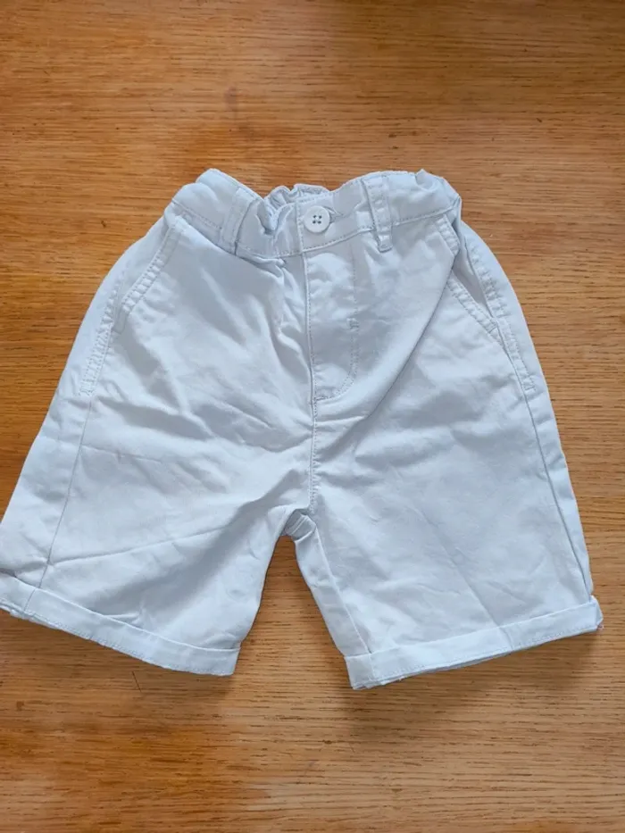 Short 6 ans chino excellent état blanc gris