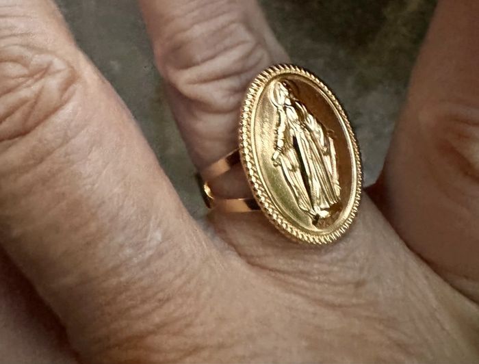 Bague réglable grosse médaille vierge en relief acier inoxydable or - photo numéro 2