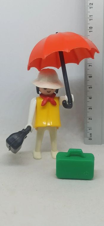 Femme voyageuse avec parapluie et valises vintage playmobil