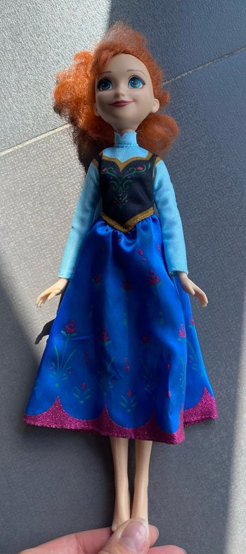 Poupée Anna reine des neiges