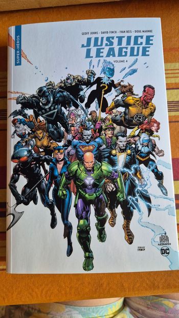 Livre justice league vol 4