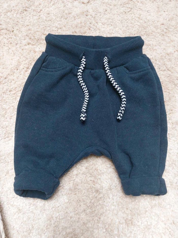 3 pantalons - photo numéro 2