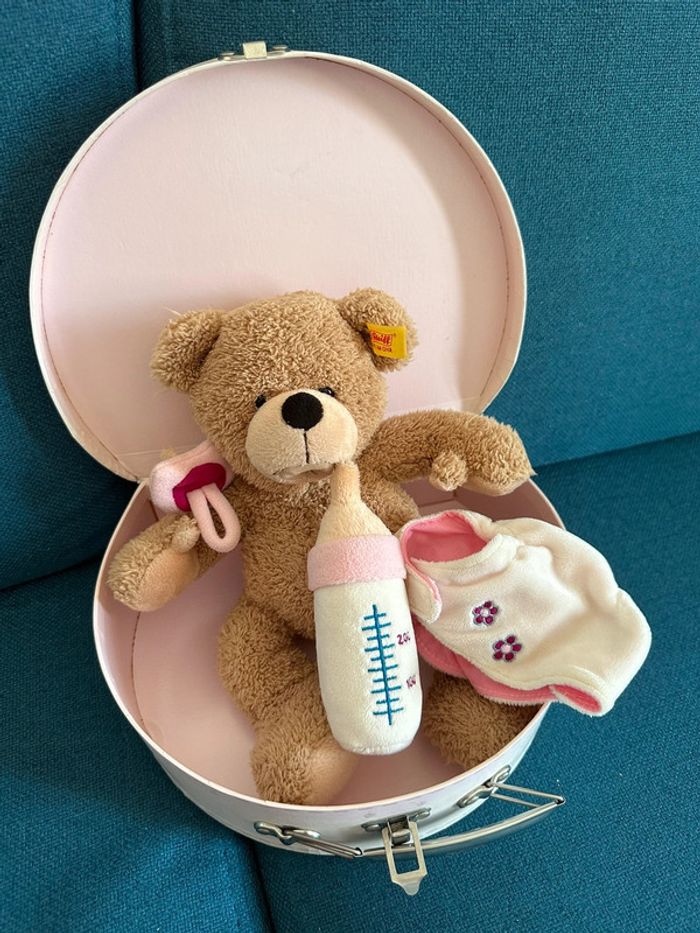 Coffret valise Ours Steiff 26cm rose biberon bébé couche tétine collection traditionnel