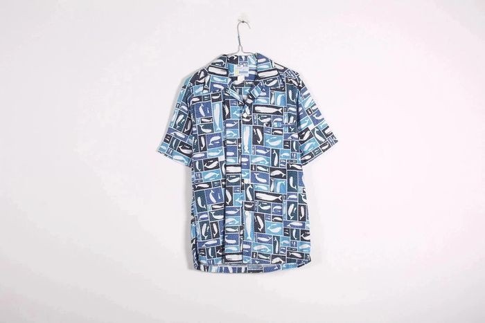 Superbe chemisette vintage 90's en viscose motif baleines et animaux marins (#240162)