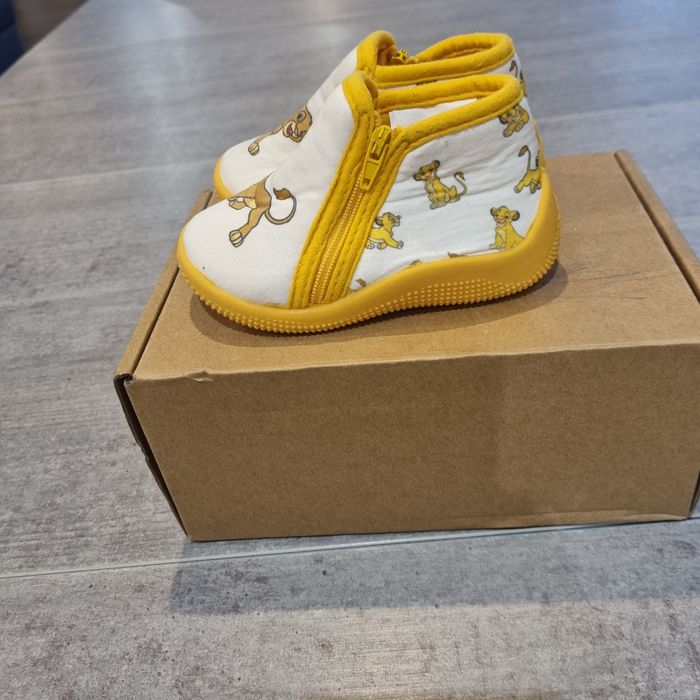 Chaussons bébé Le Roi Lion taille 20 - photo numéro 5