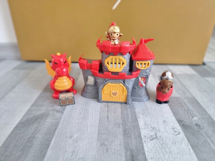 Jeux  chateau figurines - photo numéro 2