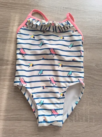 Maillot de bain jamais porté tape à l'oeil 9 mois