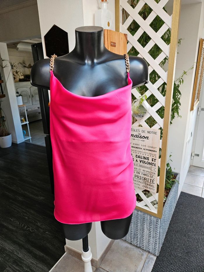 Made in Italy. Top fushia satiné bretelles dorée taille M - photo numéro 3