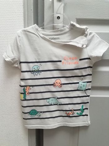Vends t-shirt garçon été blanc rayé bleu avec motif sur le devant