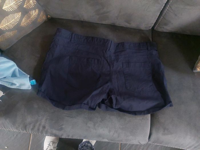 Short bleu marine - photo numéro 4