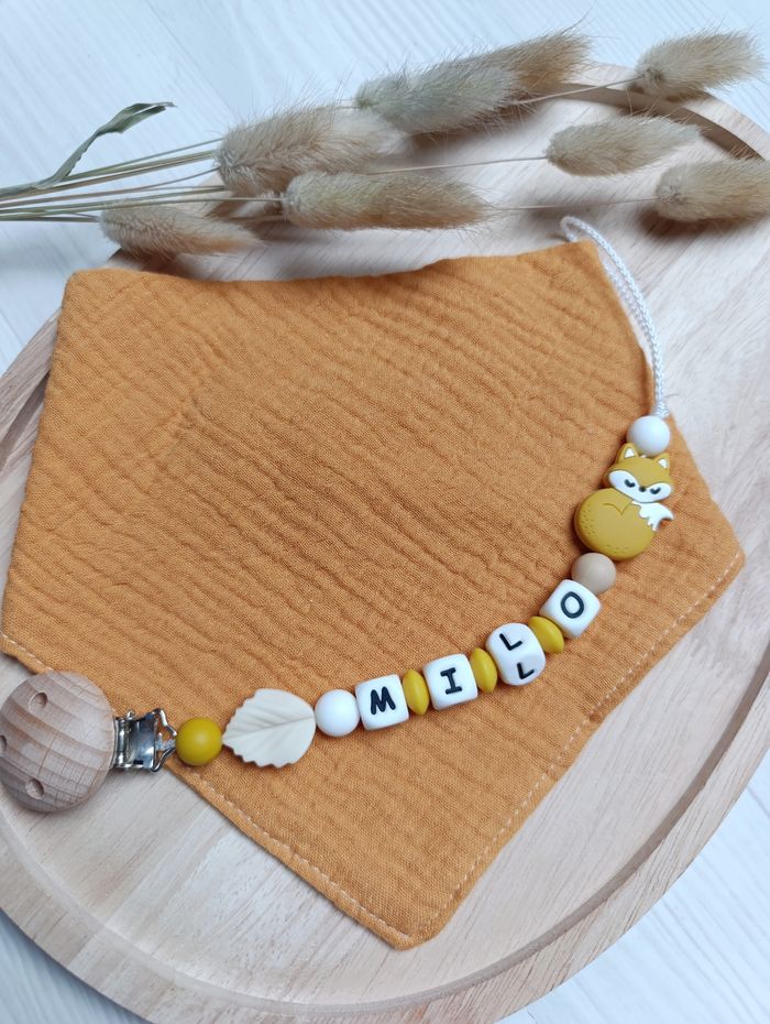 Bavoir + attache tétine