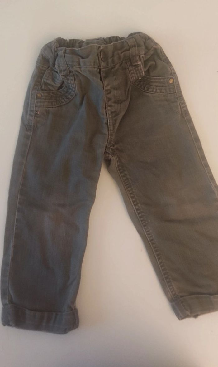 Petit jeans gris. Kid kanai