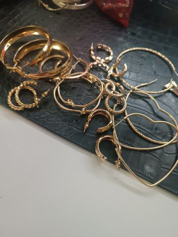 Lot de boucles d'oreille dorées