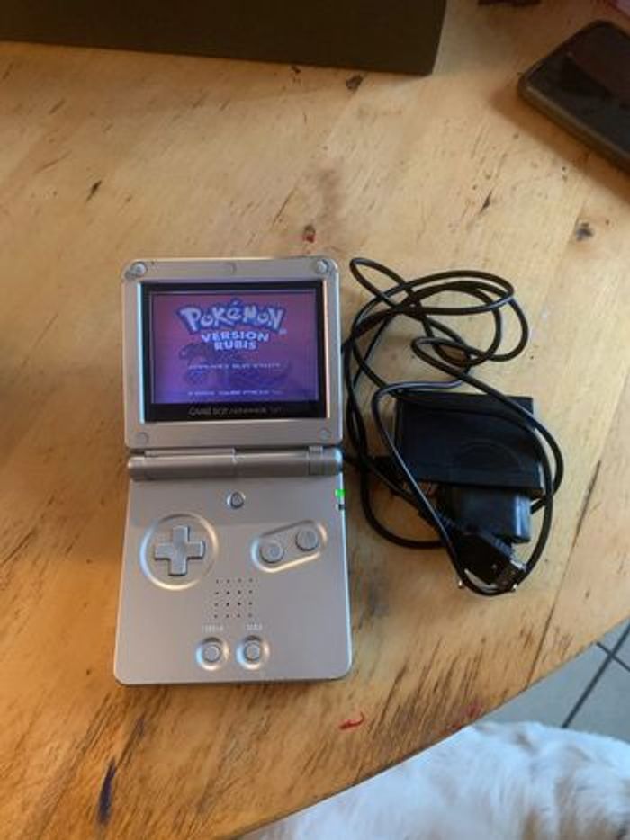 Game Boy SP + jeux Game Boy colors