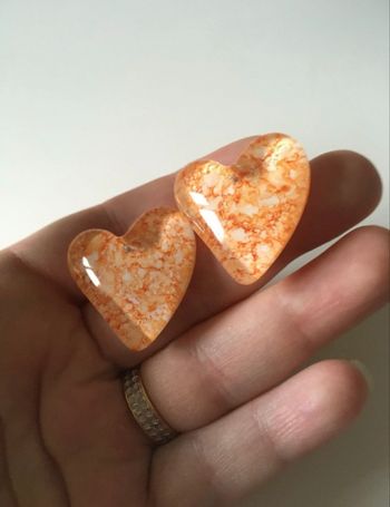 Boucles d’oreilles 🧡 NEUVES en forme de cœurs couleur orange 