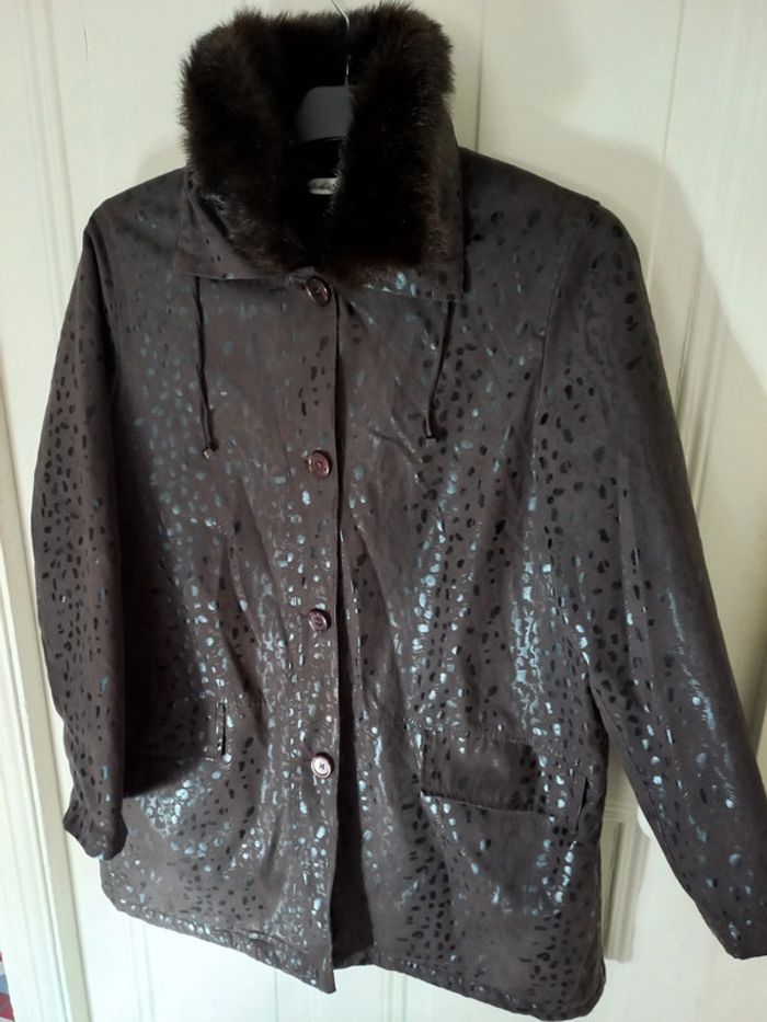 Veste femme Christine Laure – Effet texturé brillant & col fausse fourrure