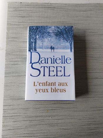 L'enfant aux yeux bleus