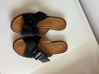 Sandales FPC noires avec boucles