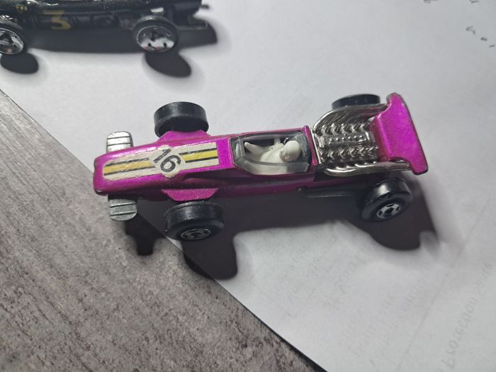 Lot de 2 voitures de collection - photo numéro 2