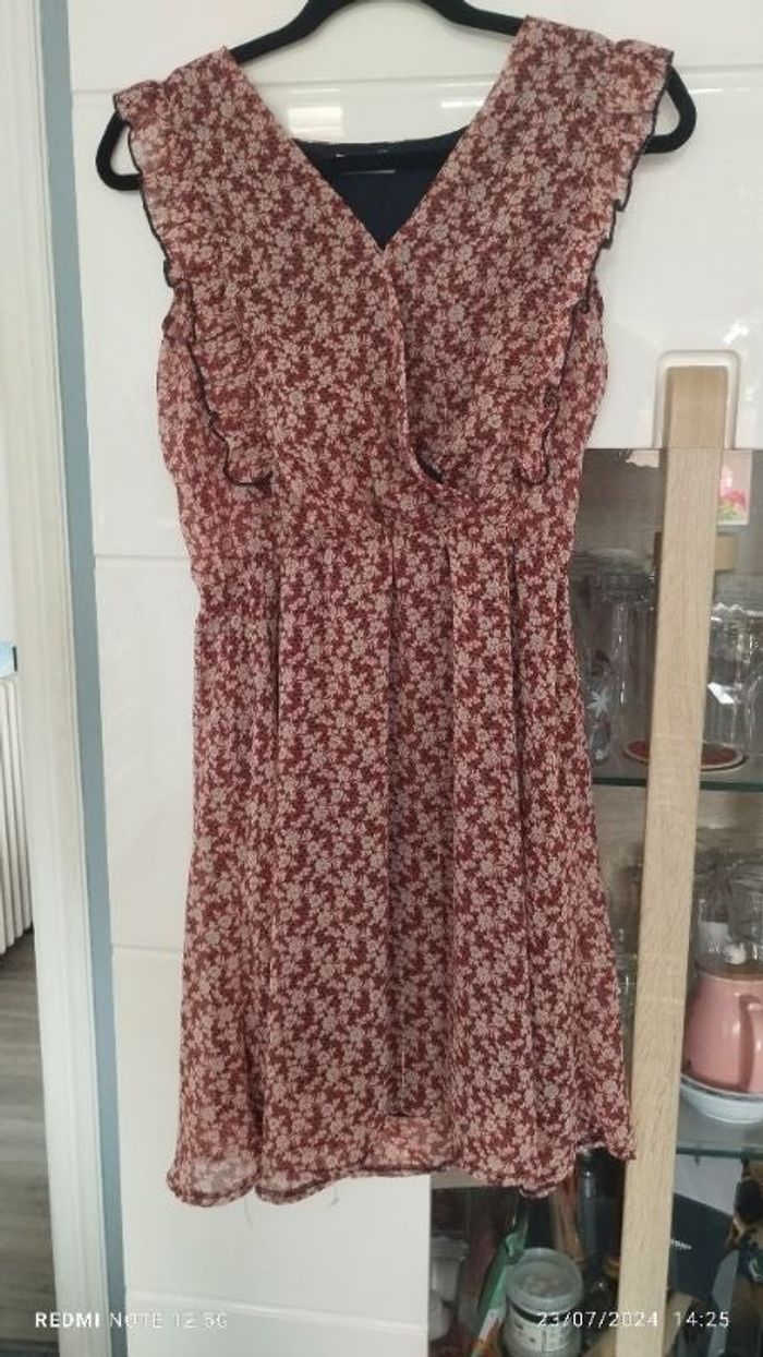 Robe courte sans manche cache cache