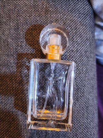 Bouteille de parfum vide