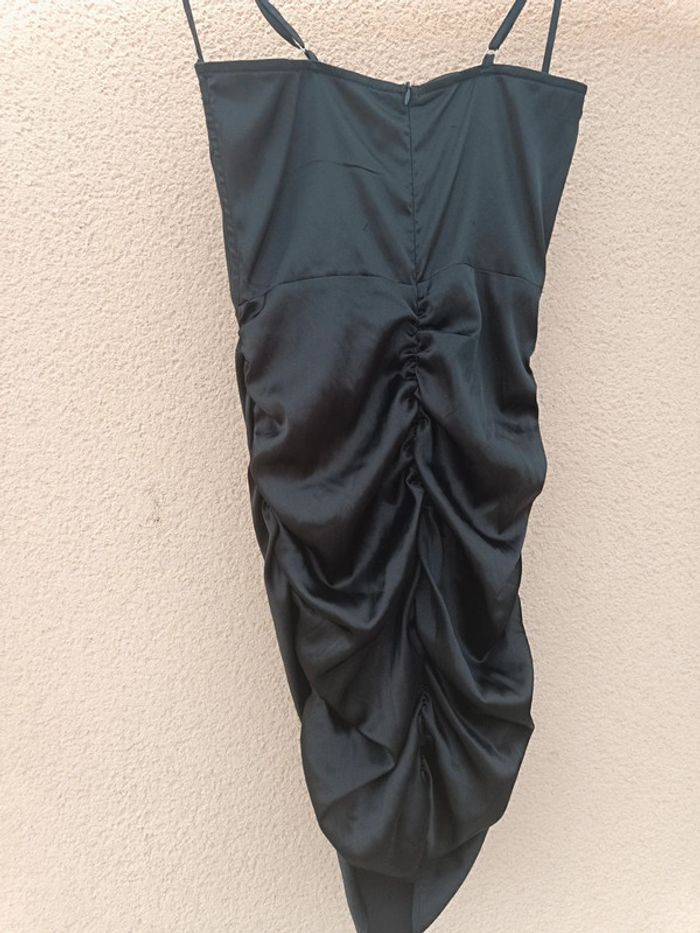 Robe noire satinée -Taille 36 - photo numéro 4