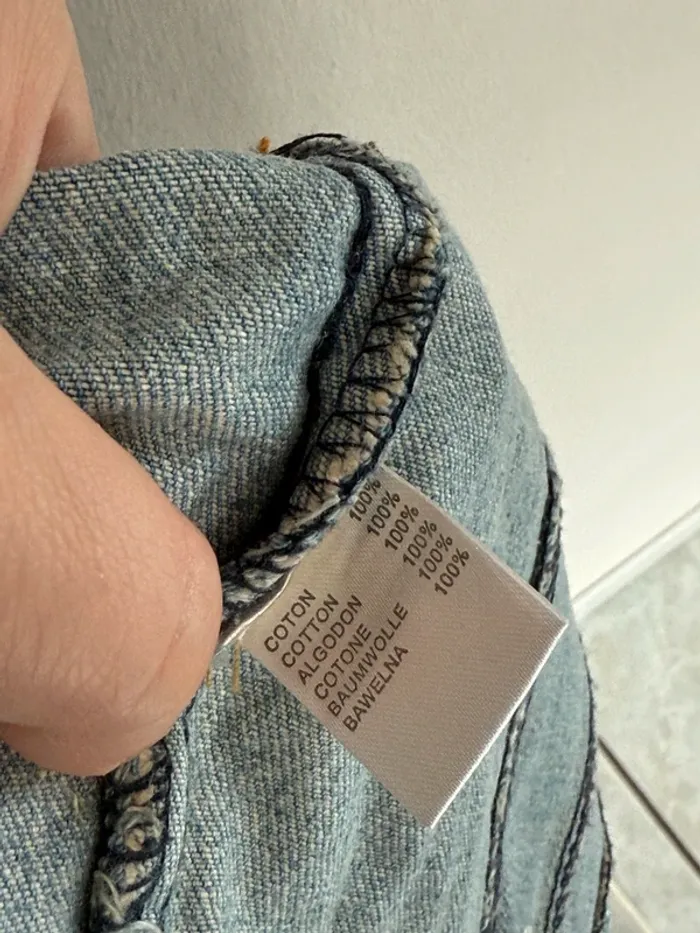 Veste en jean sans manches broderie - photo numéro 5