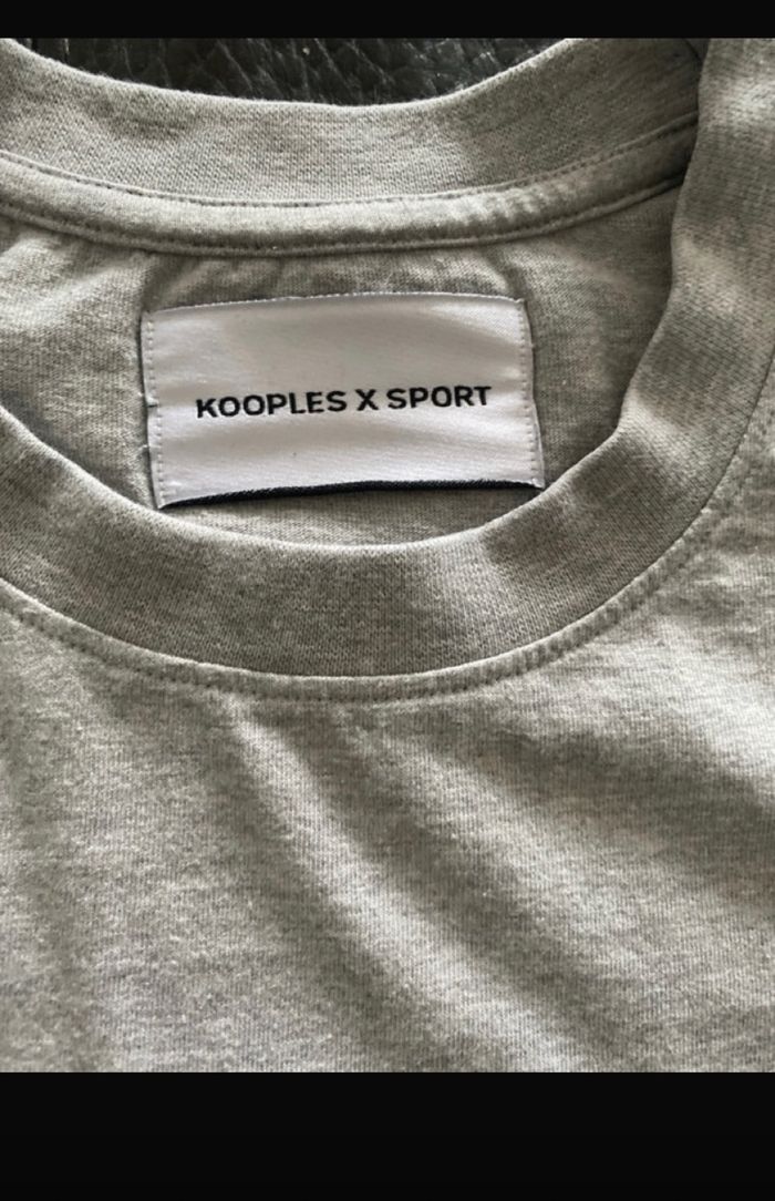 TEE SHIRT THE KOOPLES TAILLE M COMME NEIF GRIS LOGO FLUO - photo numéro 2