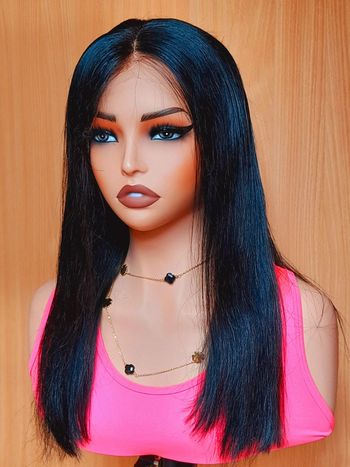 Perruque HD Lace Frontal 13x4 18 pouces  Lisse naturelle  Effet cuir chevelu.1 bracelet offert.