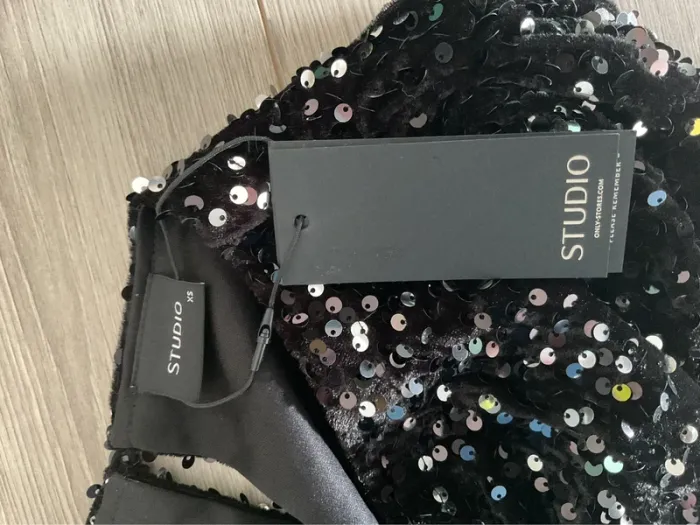 Blouse courte à sequins - photo numéro 8