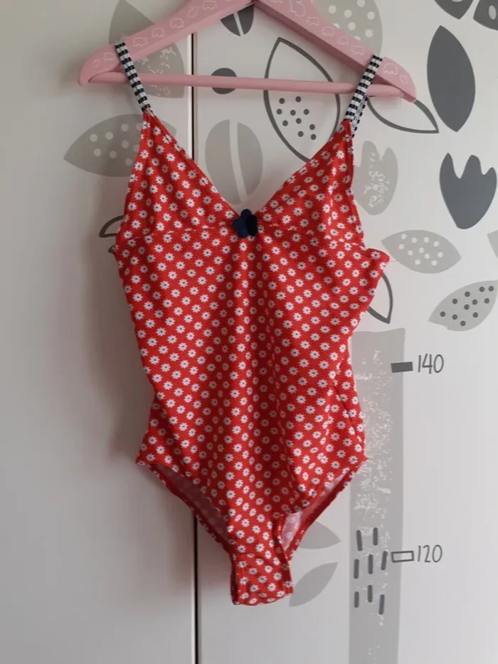 Maillot de bain rouge motifs fleurs