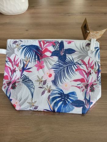 Trousse de  toilette neuve