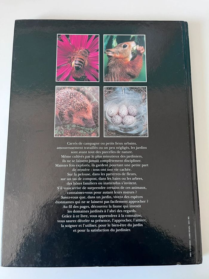 Livre la vie cachée des jardins - photo numéro 2