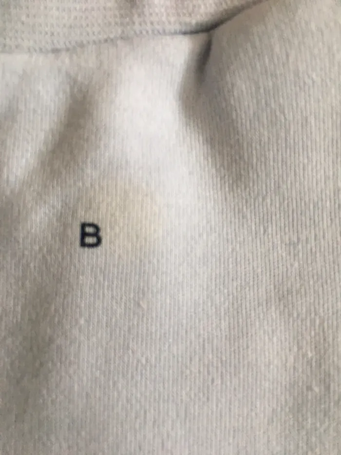 Pantalon Hugo Boss 6 mois - photo numéro 5