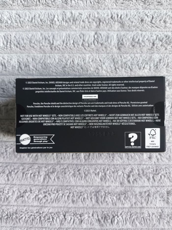 Hot wheels x Daniel Arsham 1973 Porsche 911 RS - photo numéro 3