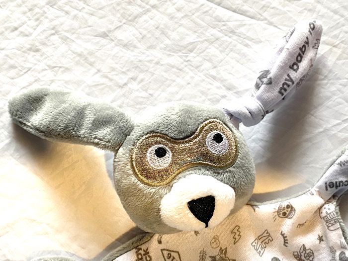 Petit Lapin Gris Doudou Masque Doré Corps Blanc Motif Dessins Faune Peluche Petits Enfants Bébés - photo numéro 2