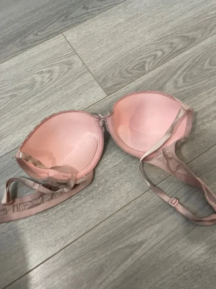 Soutien gorge rose - photo numéro 3