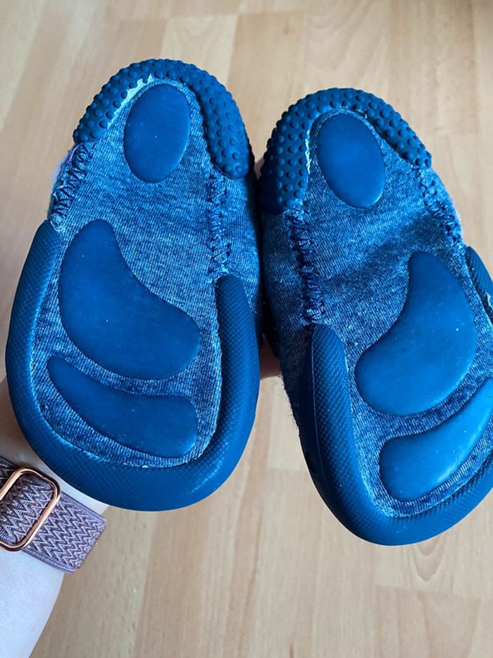 Chaussons de gym bleu Decathlon Taille 24 - photo numéro 2
