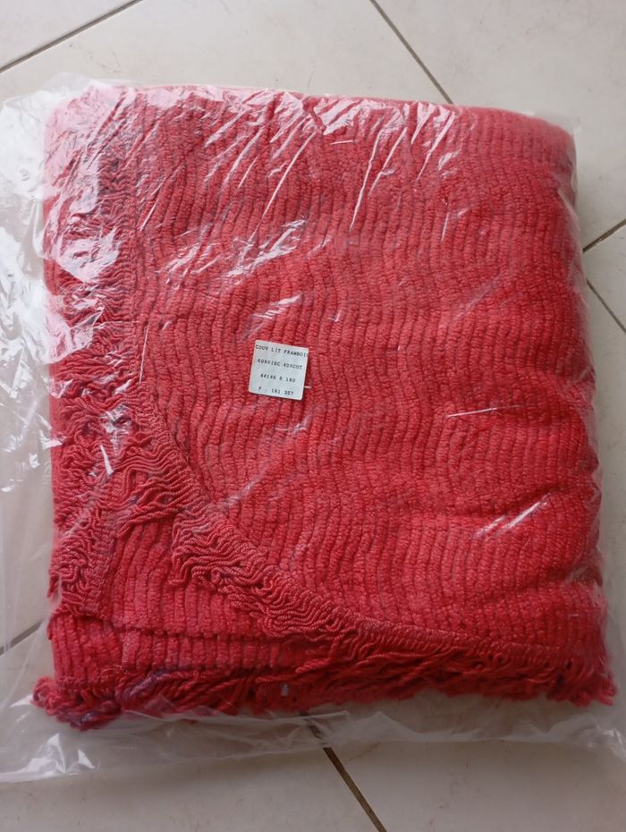 Couvre lit framboise vintage 2 personnes neuf emballé