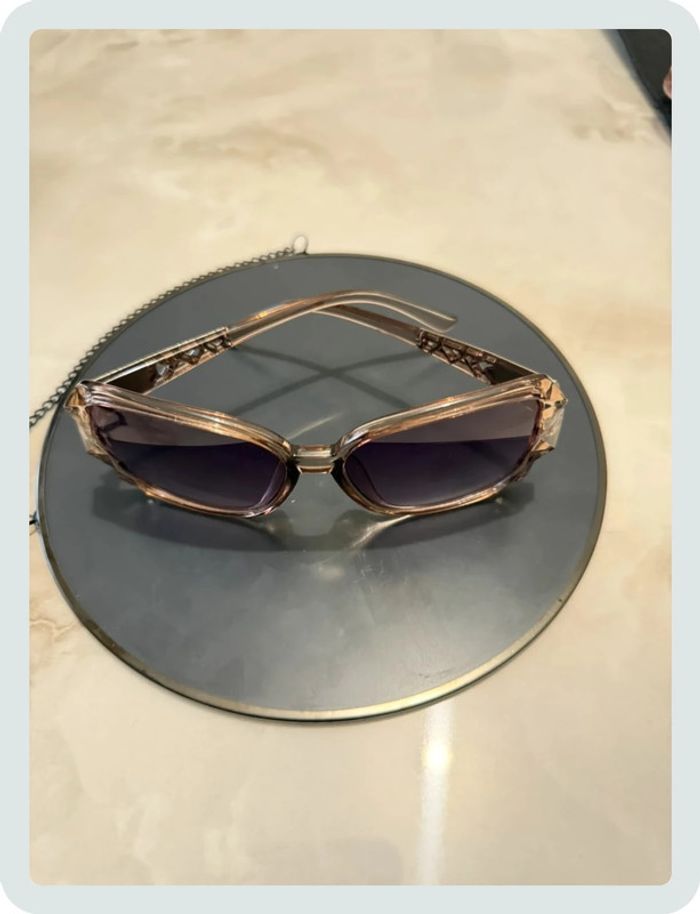 Lunette de soleil rose - photo numéro 3