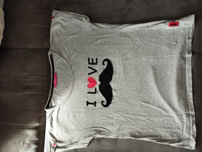 T-shirt nuit moustache