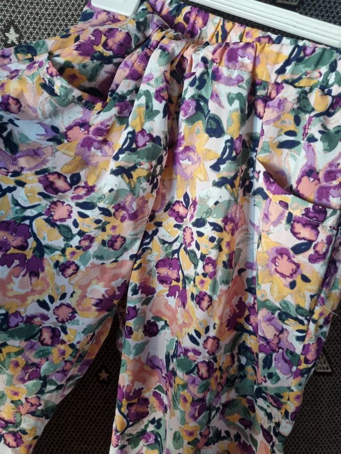 Pantalon fleurie 6ans - photo numéro 3