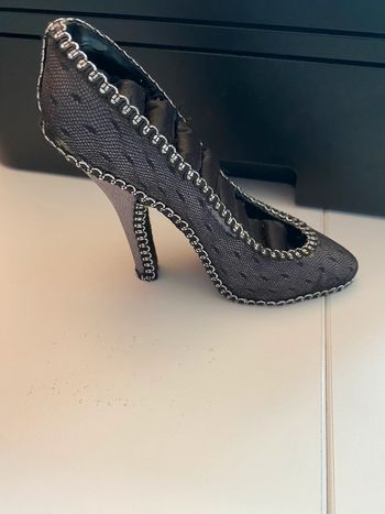 Support pour bagues en forme d’escarpin