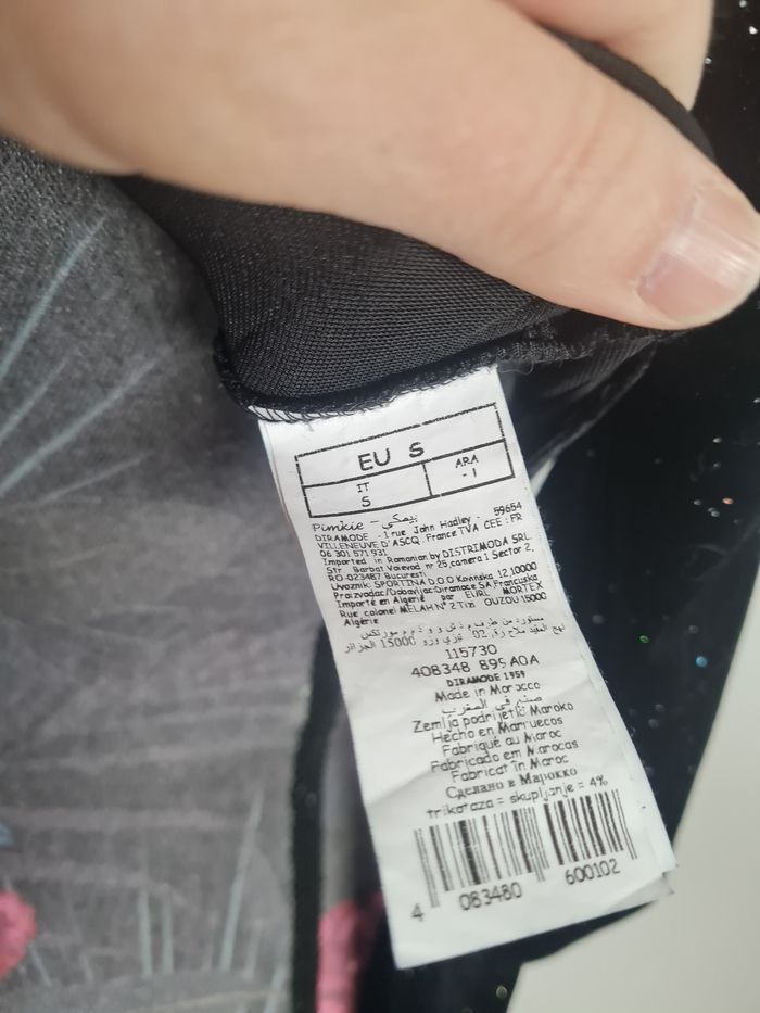 Joli haut noir velours pailleté - photo numéro 6