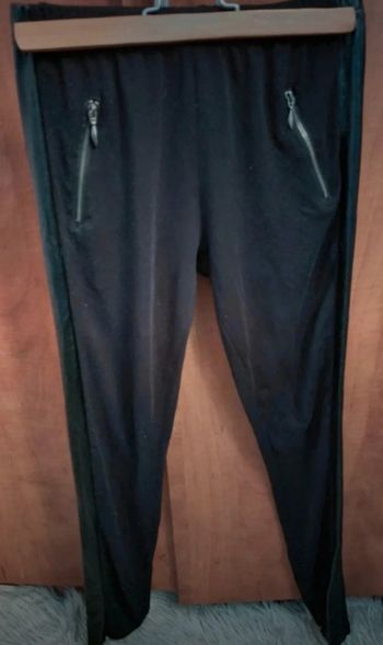 Pantalon effet cuir sur le côté