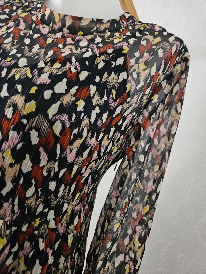 Robe transparente, manches longues. Avec une doublure opaque.
Promod.
Taille : 38. - photo numéro 3