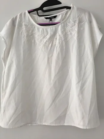 Haut blanc brodé Top Secret Woman – Taille 38 – Neuf avec étiquette