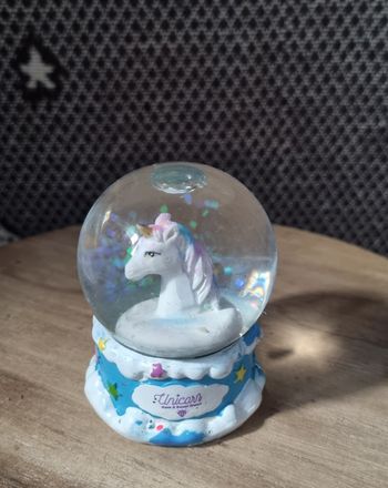 Boule à neige licorne