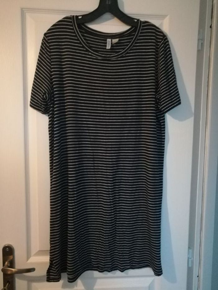 Robe tee-shirt rayée taille M.