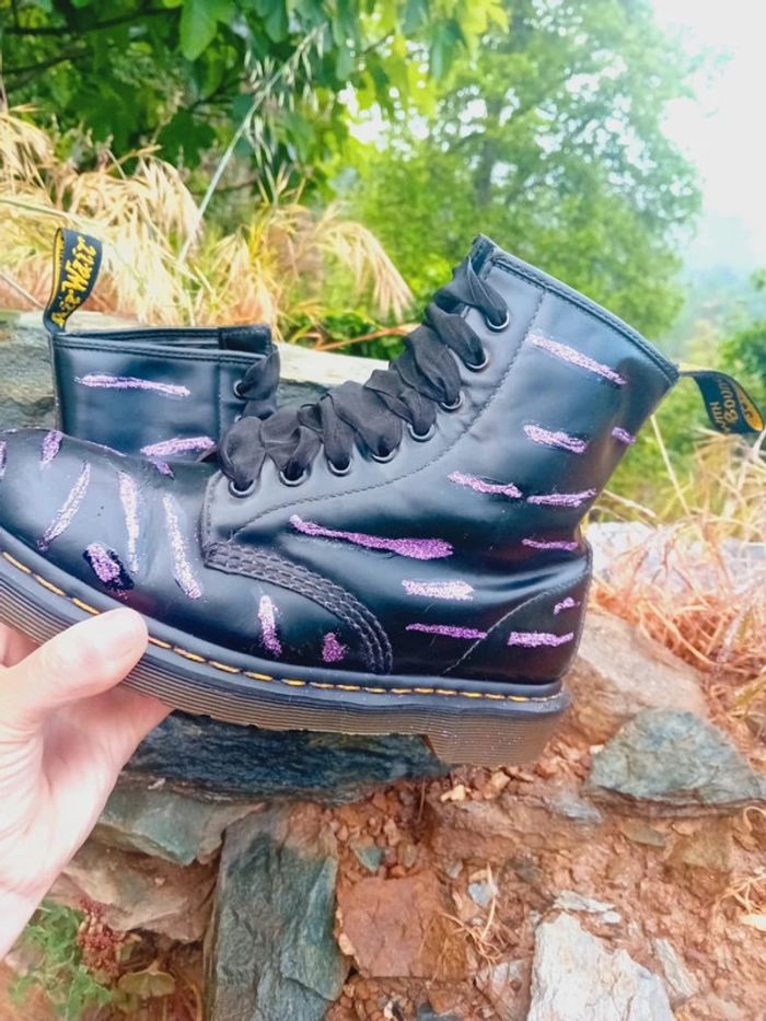 Dr. Martens noir custom zébra 🦓 paillettes violettes 39 - photo numéro 6